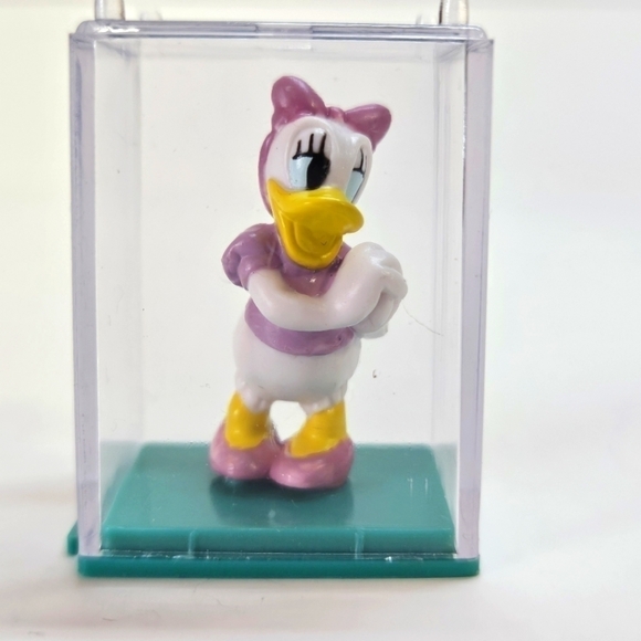 VINTAGE Yujin Mini Disney Pinocchio & Daisy Duck Dome Collectible Figures Set - Picture 3 of 4